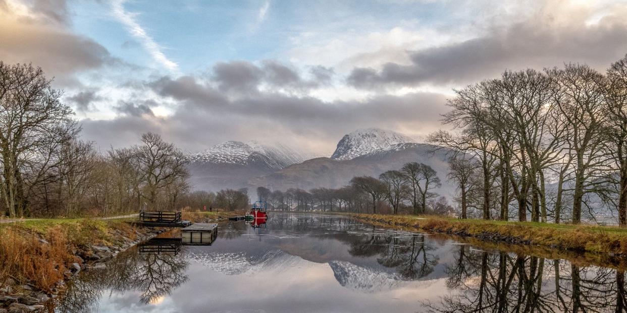 red boat, caledonian canal, corpach 2