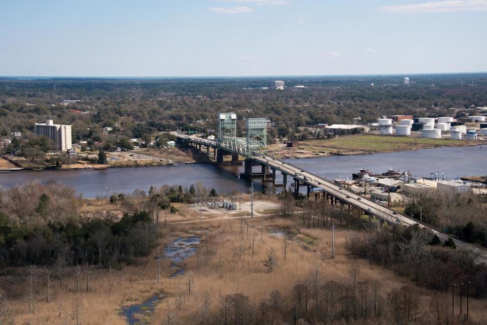 PHOTO: An aerial view of the Cape Fear Memorial Bridge over the Cape Fear River on Feb. 26, 2016 in Wilmington, N. C. (Lance King/Getty Images, FILE)