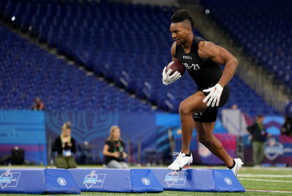 Texas running back Bijan Robinson turned in a strong weekend at the NFL scouting combine in Indianapolis. The top-ranked back in the NFL draft doesn't plan to run the 40-yard dash again this week at UT's pro timing day.