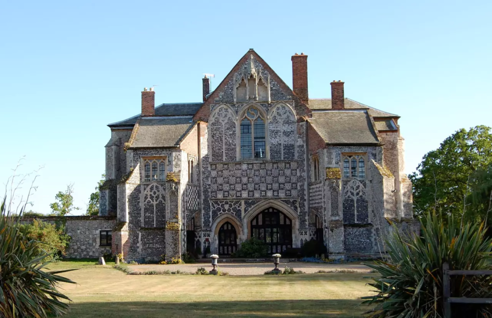 <p>This Airbnb called ‘Butley Priory’ is actually an old monastery, and as such, has all the features you’d expect from one. It can sleep 15 people, but is also open to hosting a lot more for the day, and has its own events team, should you need assistence. Based in Suffolk, the house (if you can really call it that) is only a few miles away from the sea, and just over an hour from London. You can eat your wedding breakfast in the Grand Hall and then go to sleep in the ‘West Wing’, and if the names don’t draw you in then the interiors will.<br><em>[Photo: Airbnb]</em> </p>