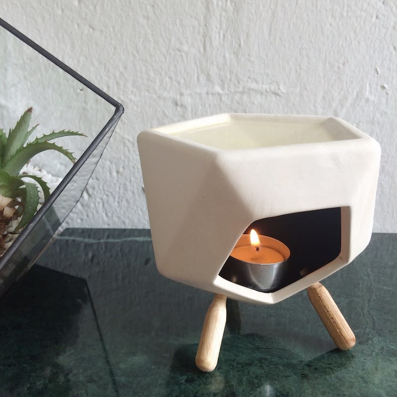 Geometric Aromatherapy Oil Burner. (PHOTO: Mmerci encore)