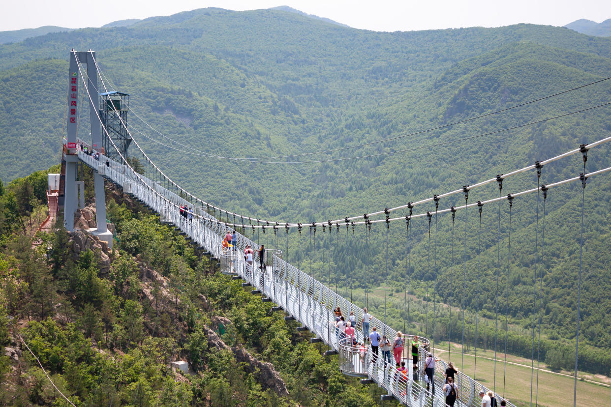 Die Glasbrücke von Longjing im Sommer 2019 (Bild: Getty Images)