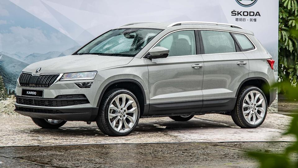 圖／2021 Skoda Karoq 1.5 TSI玉山VS雪山之台灣正統黑熊對決。