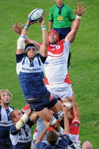 Castres' lock Christophe Samson (L) grabs the ball in a line-out despite Biarritz's lock Jerome Thion during the French Top 14 rugby union match at the Stadium Pierre Antoine in Castres, southern France. Castres won 28-13