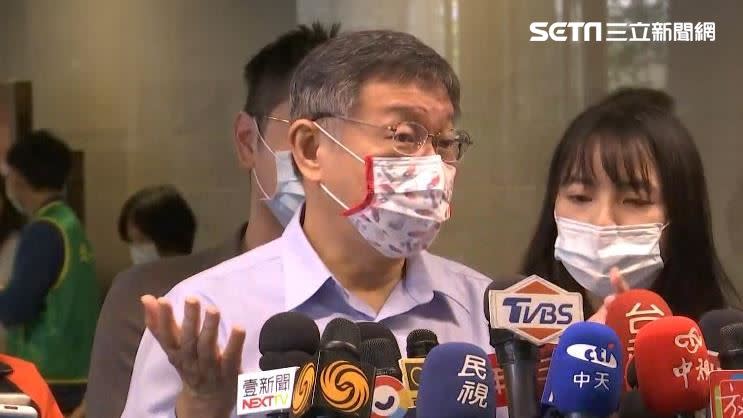 台北市長柯文哲表示，現實就是各說各話、各幹各的。