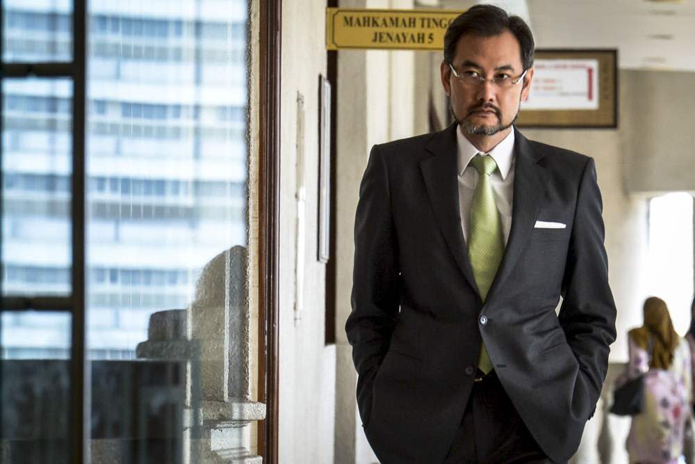 Former 1MDB chief executive officer Datuk Shahrol Azral Ibrahim Halmi arrives at the Kuala Lumpur Courts Complex September 24, 2019. ― Picture by Hari Anggara