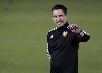 Valencia&#39;s new coach Gary Neville greets the public during his first training session in Valencia, Spain, December 7, 2015. REUTERS/Heino Kalis