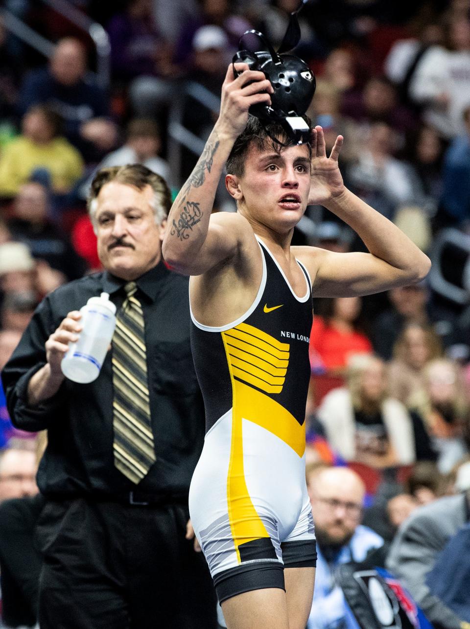 New London's Marcel Lopez defeats Riverside-Oakland's Jace Rose in the Class 1A 126 pound state wrestling championship match Saturday, Feb. 19, 2022, at Wells Fargo Arena in Des Moines. 