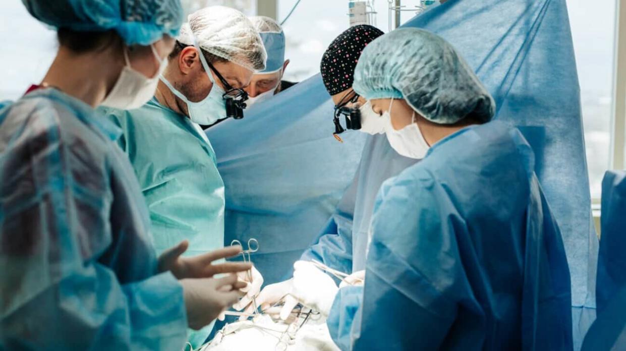 Surgery to remove the heart tumour. Photo: Ternopil Oblast Military Administration