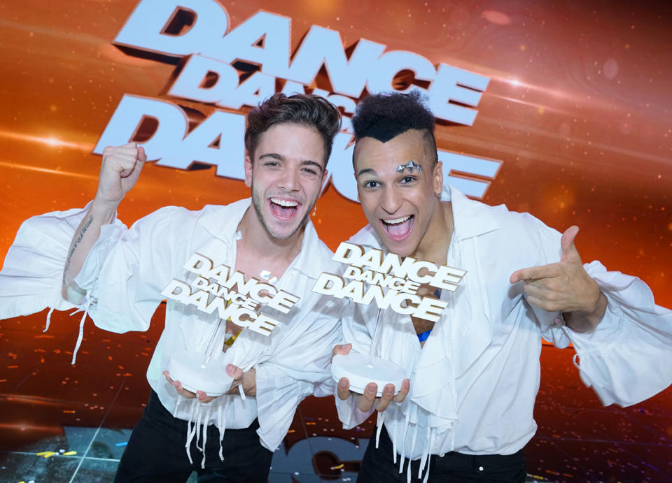 <p>In dieser noch recht neuen Tanzshow müssen Promi-Duos berühmte Musikvideos so gut wie möglich nachtanzen: Im Sommer 2017 machten das die beiden ehemaligen DSDS-Gewinner Luca Hänni und Prince Damien am besten.<br>(Foto: RTL/Stefan Gregorowius) </p>