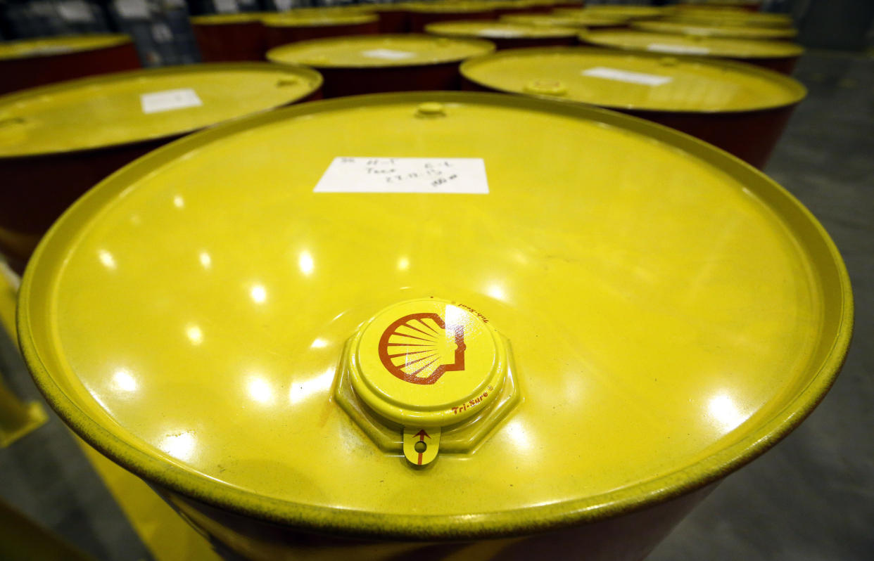 Filled oil drums are seen at Royal Dutch Shell Plc's lubricants blending plant in the town of Torzhok, north-west of Tver, November 7, 2014. Picture taken November 7, 2014. REUTERS/Sergei Karpukhin (RUSSIA - Tags: BUSINESS INDUSTRIAL)