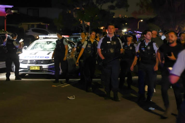 Zwei Tage nach dem tödlichen Messerangriff mit sechs Toten in einem Einkaufszentrum in Sydney hat es bei einem erneuten Messerangriff in einer Kirche der australischen Metropole am Montag vier Verletzte und gewaltsame Auseinenadersetzungen mit der Polizei gegeben (DAVID GRAY)