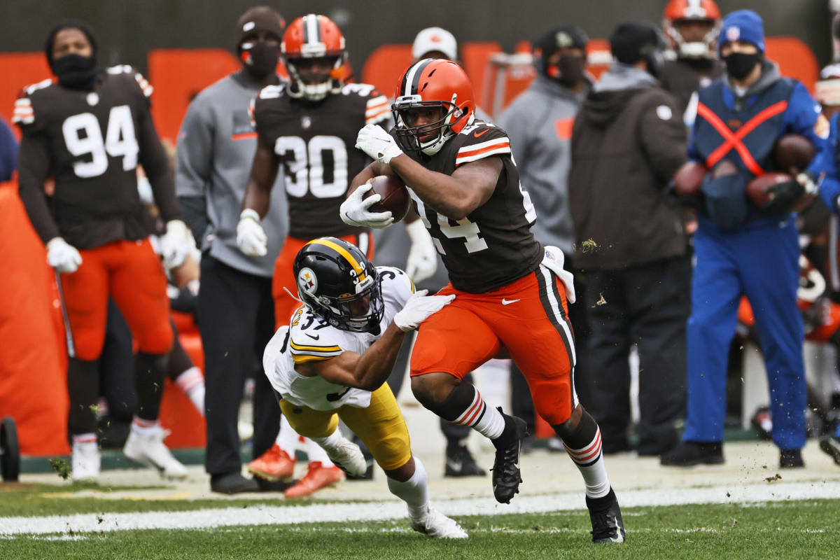 Steelers Send Message to Browns RB Nick Chubb Ahead of Matchup