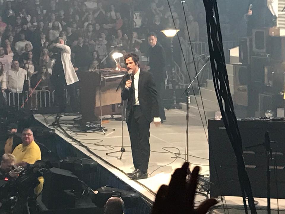 Matthew Healy talking to a sold-out UPMC Events Center crowd at The 1975 show.