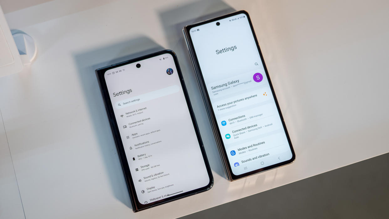  Comparing the outer display size between the Google Pixel Fold and Samsung Galaxy Z Fold 5. 