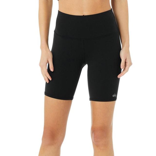 Bella's Exact Alo Yoga Shorts, Bella Hadid's $68 Biker Shorts Are the Most  Comfortable Yoga Pants I've Ever Worn