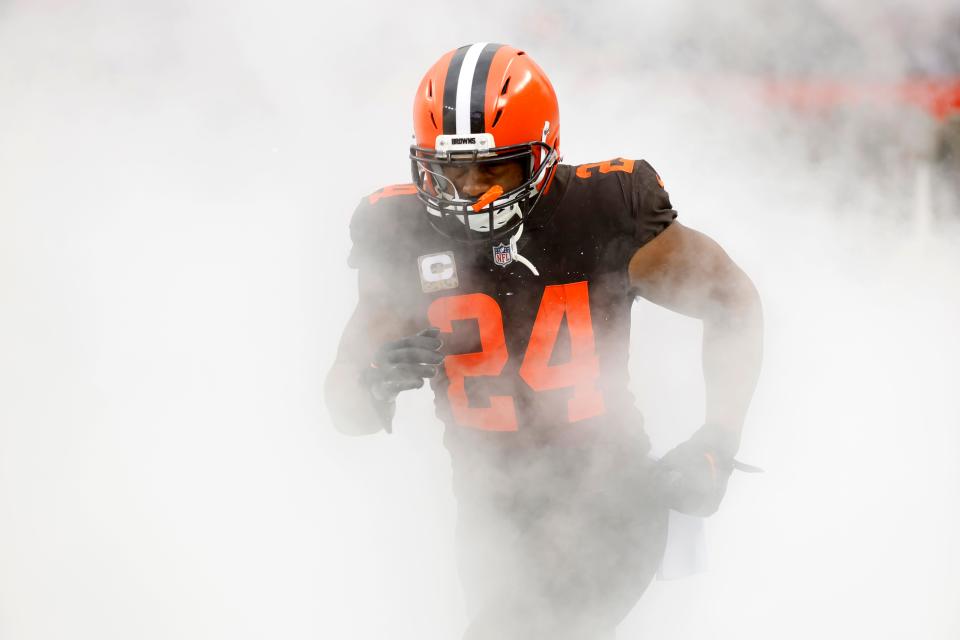 Browns running back Nick Chubb takes the field Oct. 31, 2022.