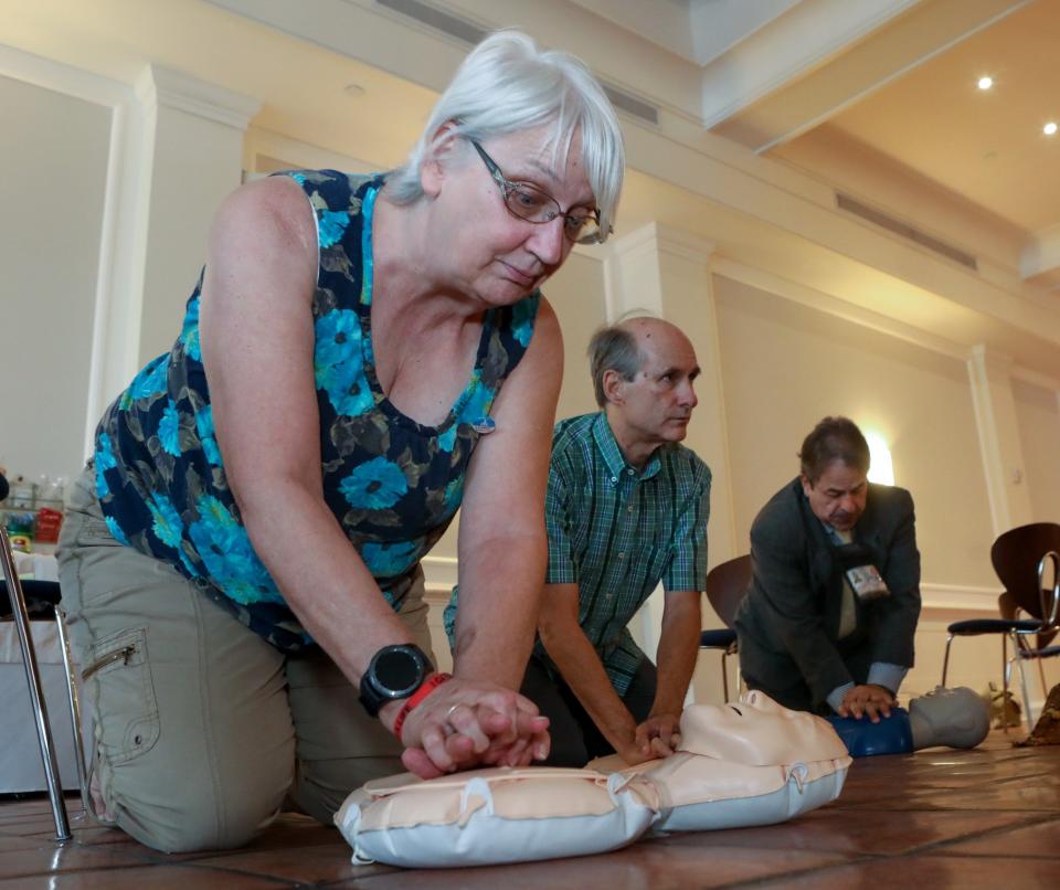 Lisa Spatucci learns how to administer CPR during a Narcan training class for the community hosted by Palm Beach Synagogue on Jan. 10, 2020. Performing CPR and using an automated external defibrillator can be the difference between life and death when someone goes into cardiac arrest.