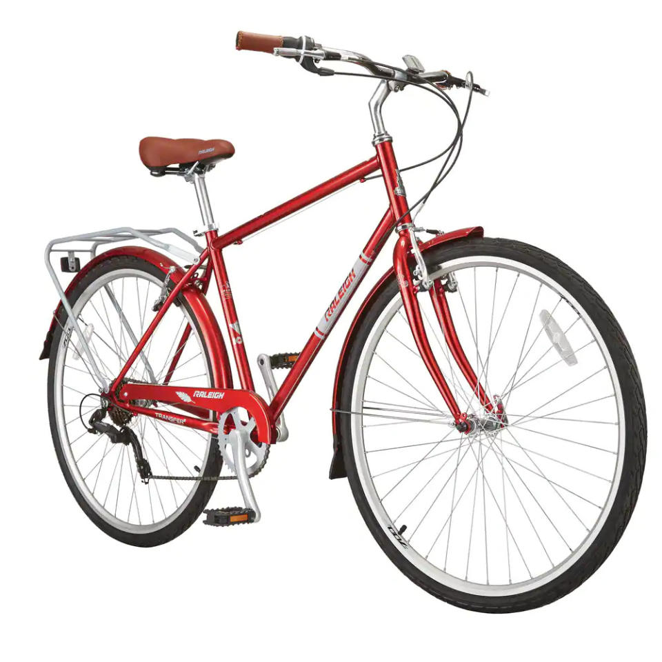 Raleigh Century 100 City Bike. Image via Canadian Tire.