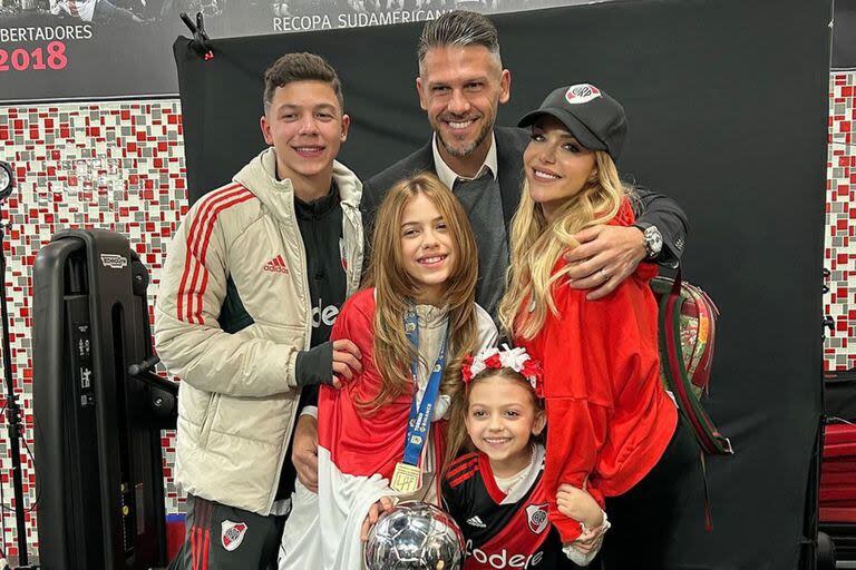 La familia Demichelis se mudó a la Argentina a finales del 2022 (Foto Instagram @evangelinaanderson)