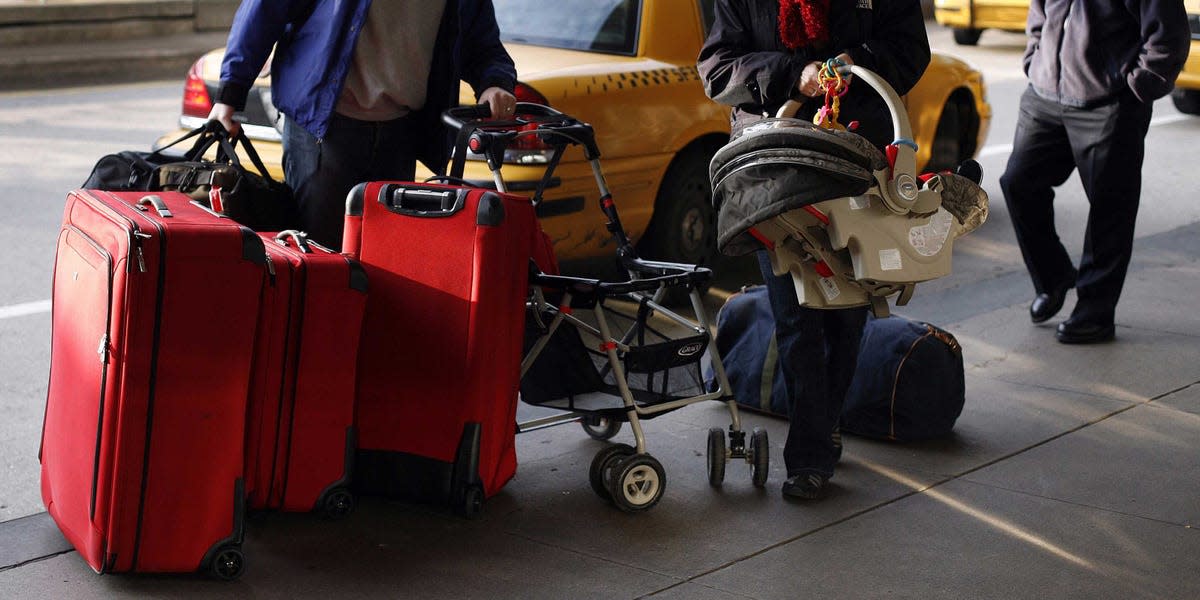 airport laguardia bags vacation baby couple