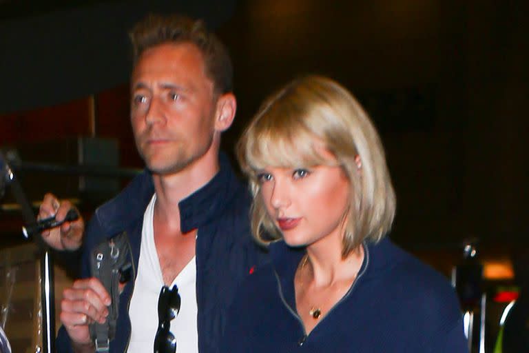 Taylor Swift y Tom Hiddleston, en el aeropuerto de Los Ángeles