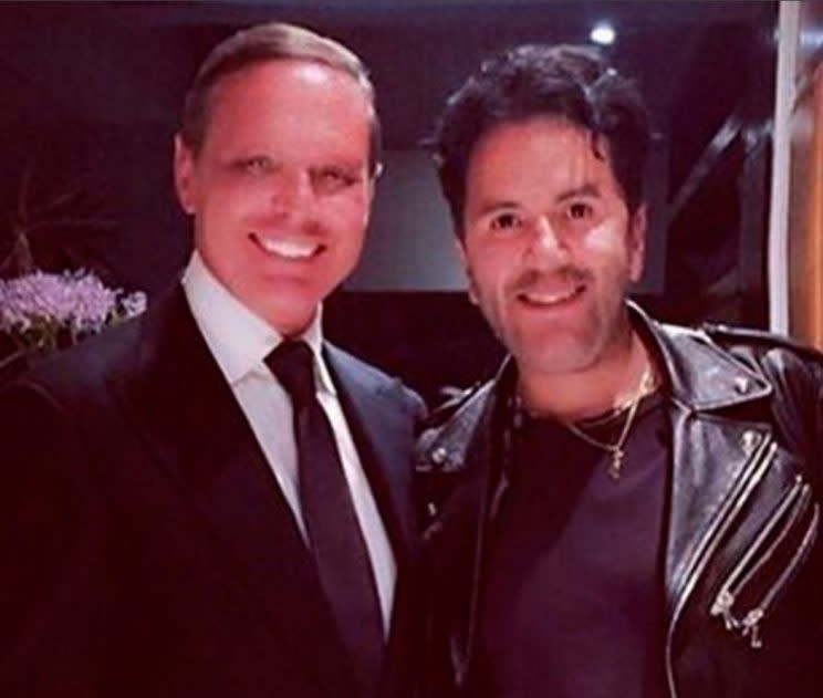 Luis Miguel y el estilista Emilio Urbide / Crédito: .instagram.com/emiliouribebeauty/