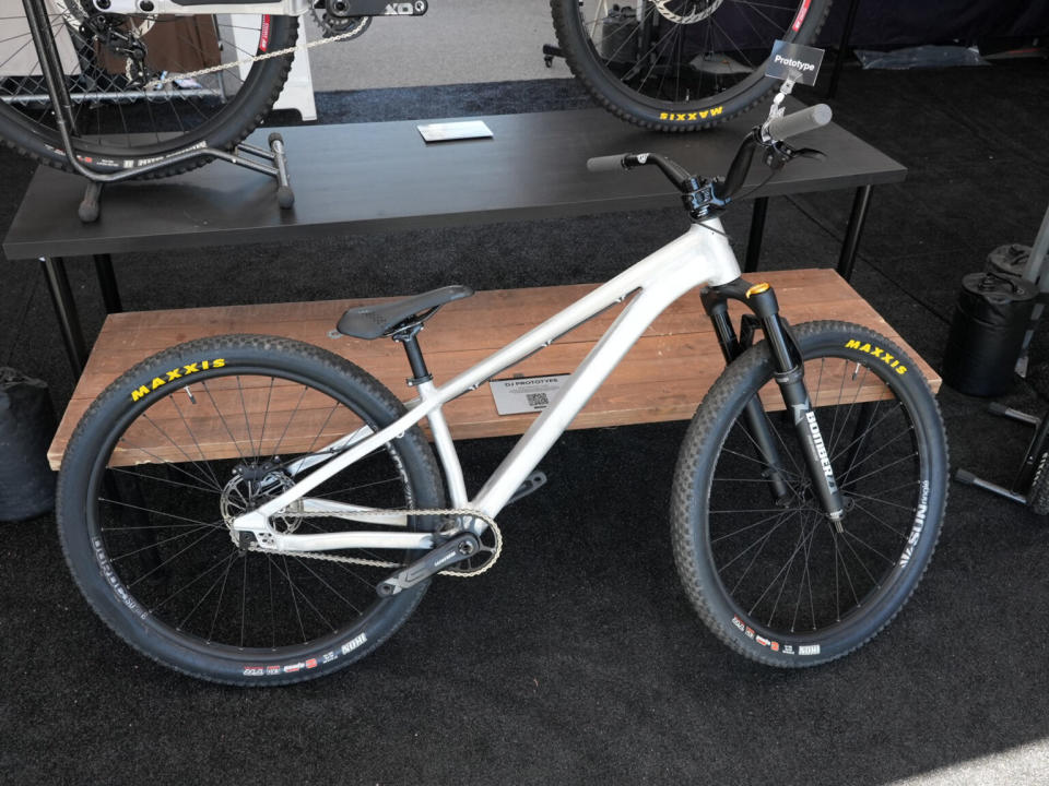 prototype ari dirt jump bike