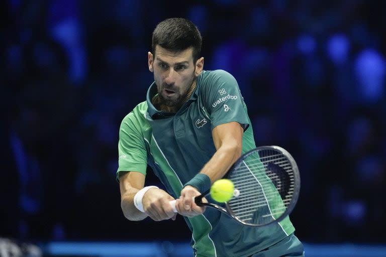 Novak Djokovic perdió con Jannik Sinner en la etapa de grupos, pero lo derrotó en la final y se coronó campeón