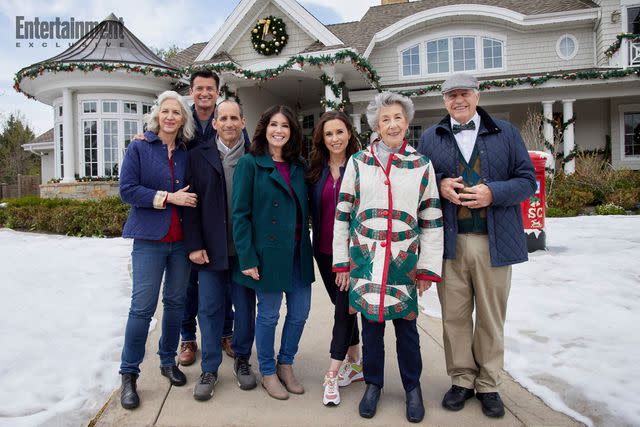 2023 Hallmark Media/Photographer: Natalie Cass Carrie Morgan, Wes Brown, Peter Jacobson, Laura Wardle, Lacey Chabert, Ellen Travolta, Walter Platz in 'Haul Out the Holly: Lit Up'