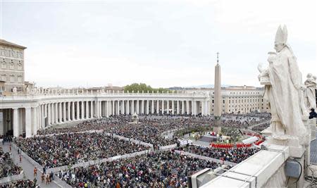 An overview of Saint Peter's Square is seen as Pope Francis leads the Palm Sunday mass at the Vatican April 13, 2014. REUTERS/Giampiero Sposito