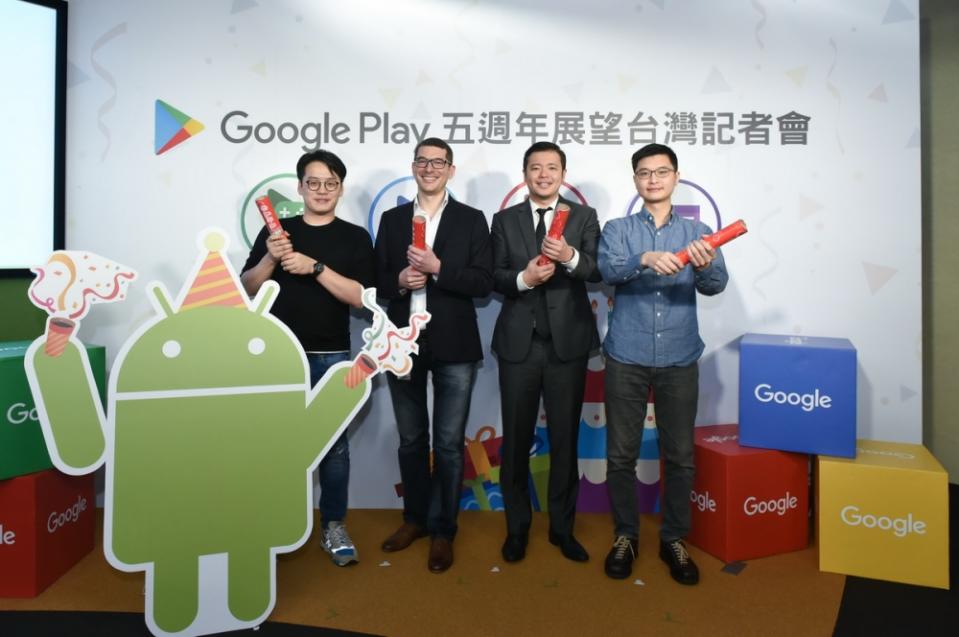 Google Play亞太區總經理James Sanders、App Annie 亞太區董事總經理 Junde Yu、與台灣開發者一同歡慶Google Play五週年