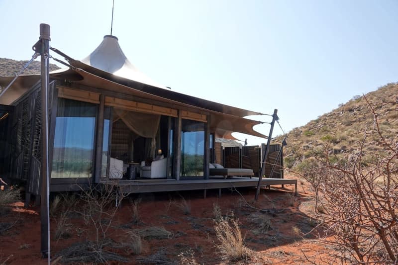 Solar energy for electricity, shady walkways for small animals: The new Tswalu Loapi Camp in the Kalahari in the north of South Africa. Kristin Palitza/dpa