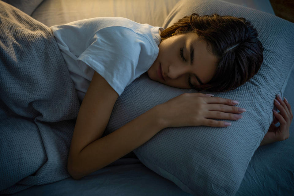 Dass es für eine junge Frau kein böses Erwachen gab, dafür sorgte ein aufmerksamer fremder Alltagsheld! (Bild: Getty Images)