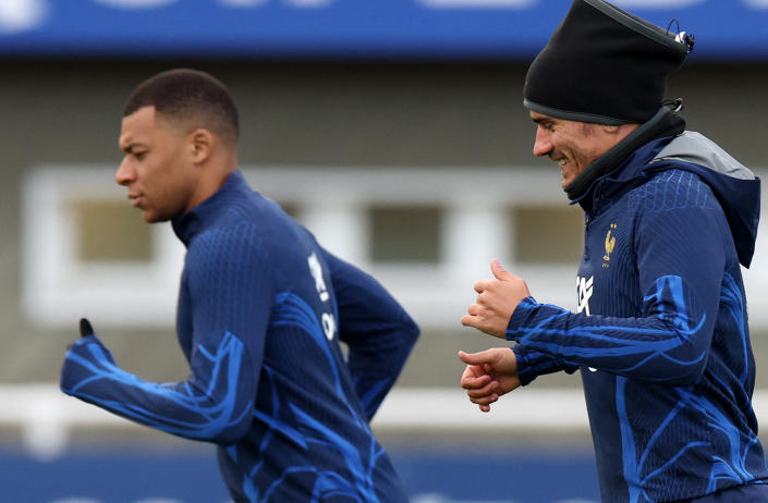 Durante el entrenamiento Kylian Mbappe y Antoine Griezmann. (Photo by FRANCK FIFE / AFP) (Photo by FRANCK FIFE/AFP via Getty Images).