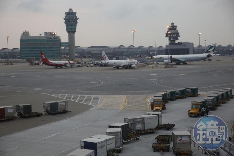 原本新加坡與香港達成旅遊泡泡協議，確定延後兩週。圖為香港機場。（本刊資料照）