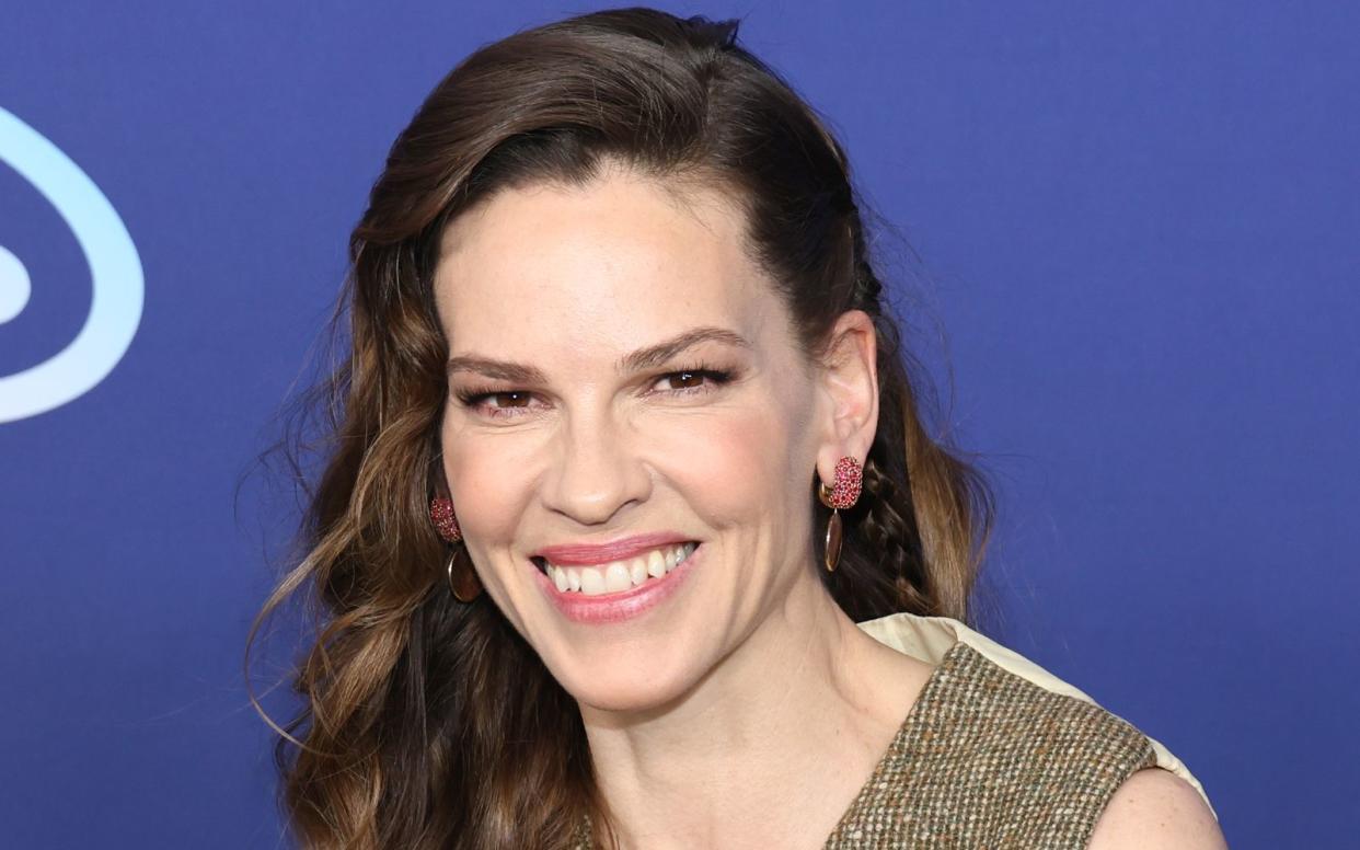 Hollywood-Star Hilary Swank freut sich im Alter von 48 über ihre Schwangerschaft - für die Schauspielerin bedeutet es doppeltes Glück, sie erwartet Zwillinge. (Bild: 2022 Getty Images/Dia Dipasupil)