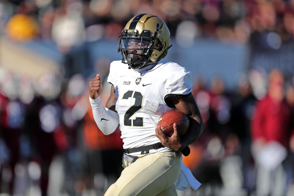 Army quarterback Tyhier Tyler (2) breaks free for a 27-yard touchdown against Massachusetts. DANNY WILD/USA TODAY Sports