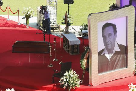 The coffin with the remains of the late screenwriter Roberto Gomez Bolanos is seen next to a giant picture of him before a mass held in his honour at the Azteca stadium in Mexico City November 30, 2014. REUTERS/Tomas Bravo