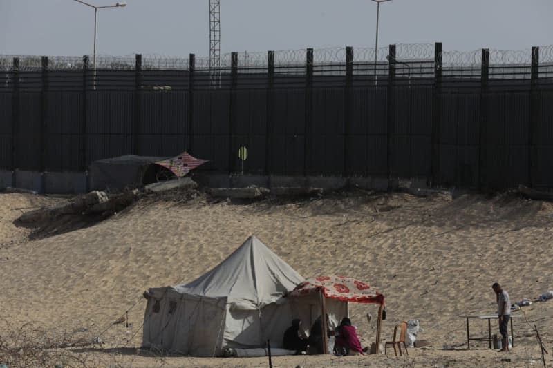 A view of a camp for internally displaced Palestinians near the border with Egypt, in Rafah, southern Gaza Strip. Omar Ashtawy/APA Images via ZUMA Press Wire/dpa