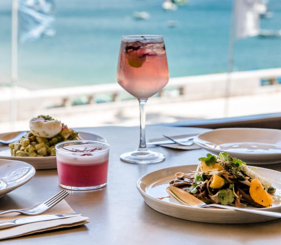 Hifen draws in a cool Cascais crowd with its diverse menu and cocktails served with a view of the bay - @the124studio