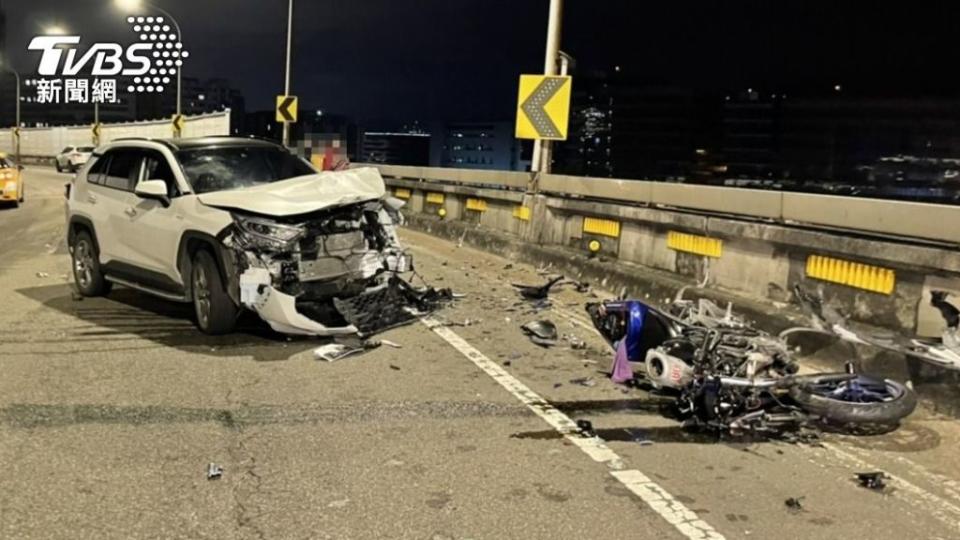 在2022年1月25日晚上10點多，一名41歲的伍姓女子，在環東大道上逆向行駛造成一起嚴重車禍。(圖片來源/ TVBS)