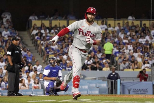 Bryce Harper helps Phillies rally to beat Dodgers