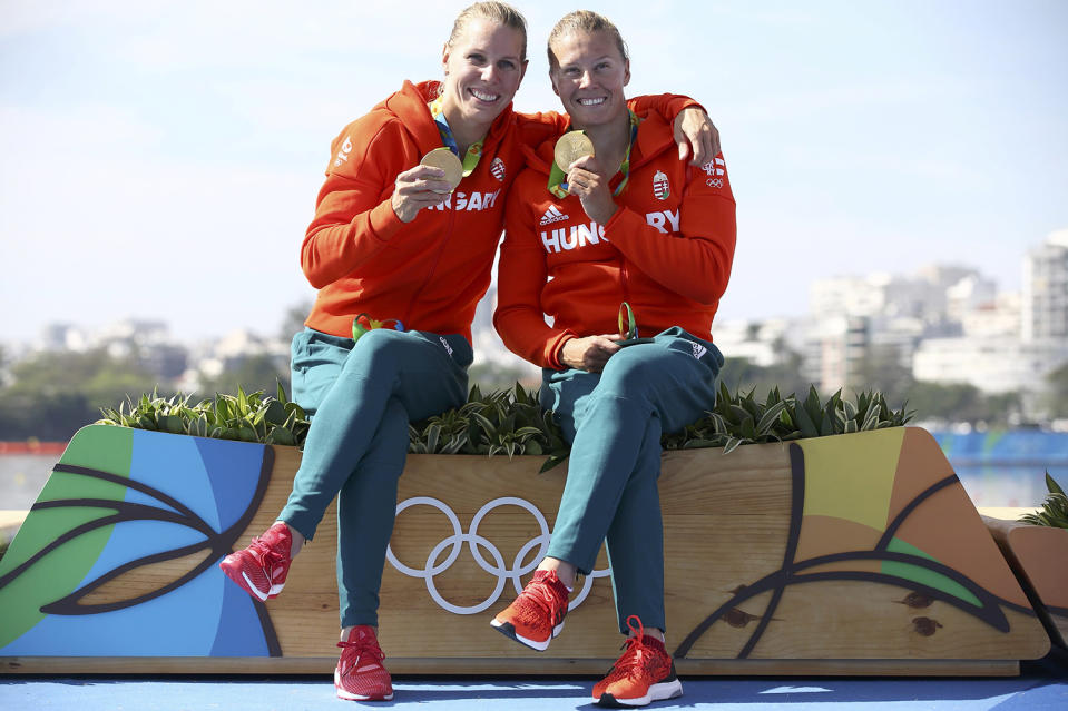 <p>Gold medalists Gabriella Szabo and Danusia Kozak of Hungary pose with their medals for the women’s kayak double 500m final at Lagoa Stadium in Rio on August 16, 2016. (REUTERS/Damir Sagolj) </p>