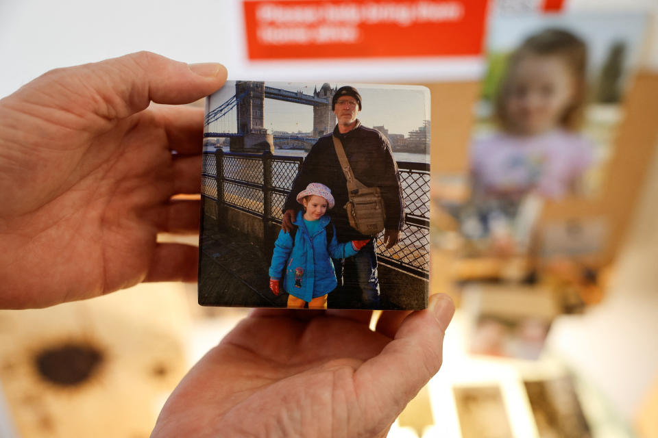 Thomas Hand, the father of Irish-Israeli Emily Hand, 8, who was announced dead following the October 7 attack on Israel by Palestinian Islamist group Hamas, then later confirmed as one of the hostages held in the Gaza Strip, holds up a picture of them together at his hotel where he was evacuated to, near the Dead Sea in Israel, November 10, 2023. REUTERS/Amir Cohen