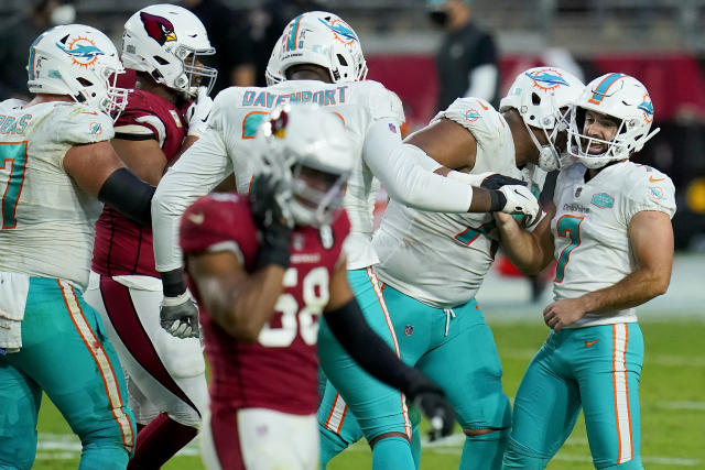 Tua and the Dolphins defeat Cardinals 34-31 for first win in Arizona since  1996