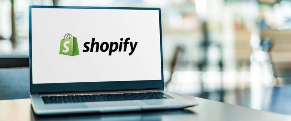 Laptop computer displaying logo of Shopify Inc., a Canadian multinational e-commerce company headquartered in Ottawa, Ontario