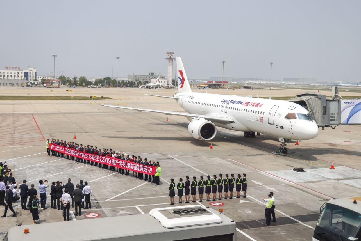 c919 makes first commercial flight