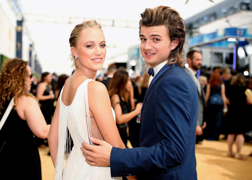 joe keery, Maika Monroe