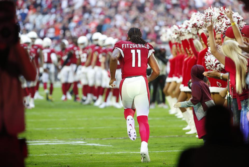 Arizona Cardinals wide receiver Larry Fitzgerald (11) runs onto the field before playing against the Cleveland Browns at State Farm Stadium December 15, 2019.